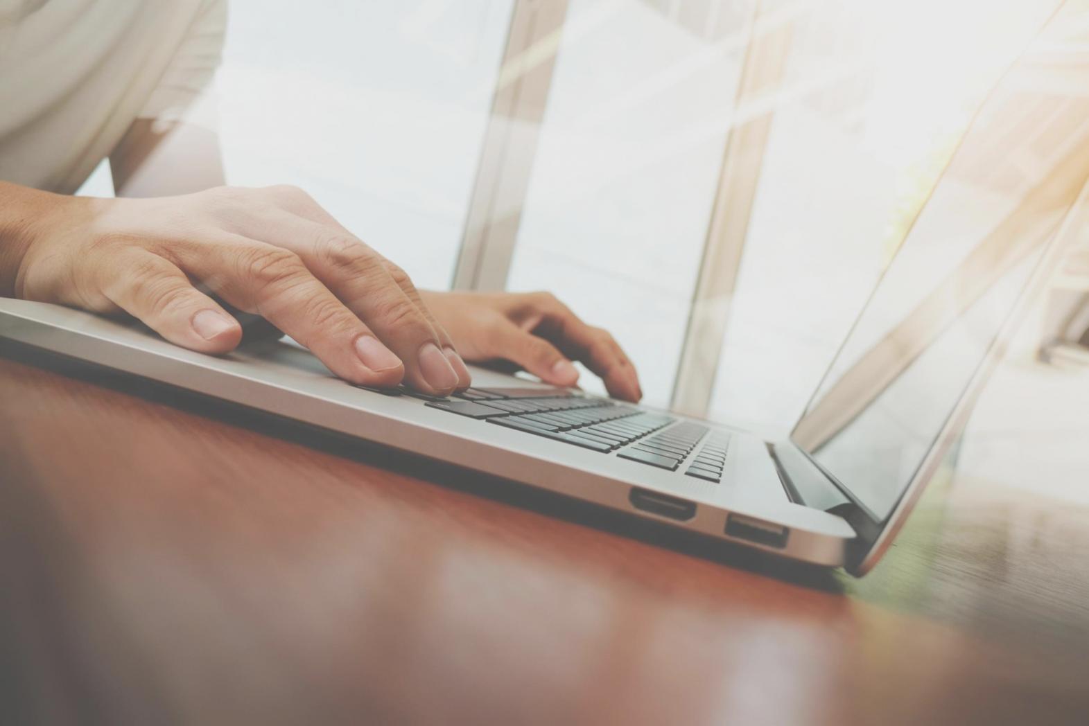 Sessione di seminario online con schermo condiviso e codice Swift